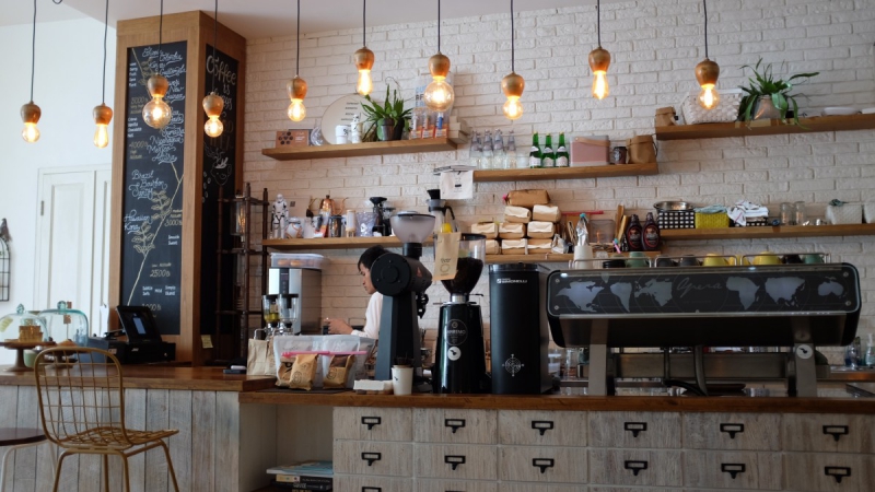 boutique-PIERLAS-min_coffee_shop_light_cafe_coffee_shop-32620